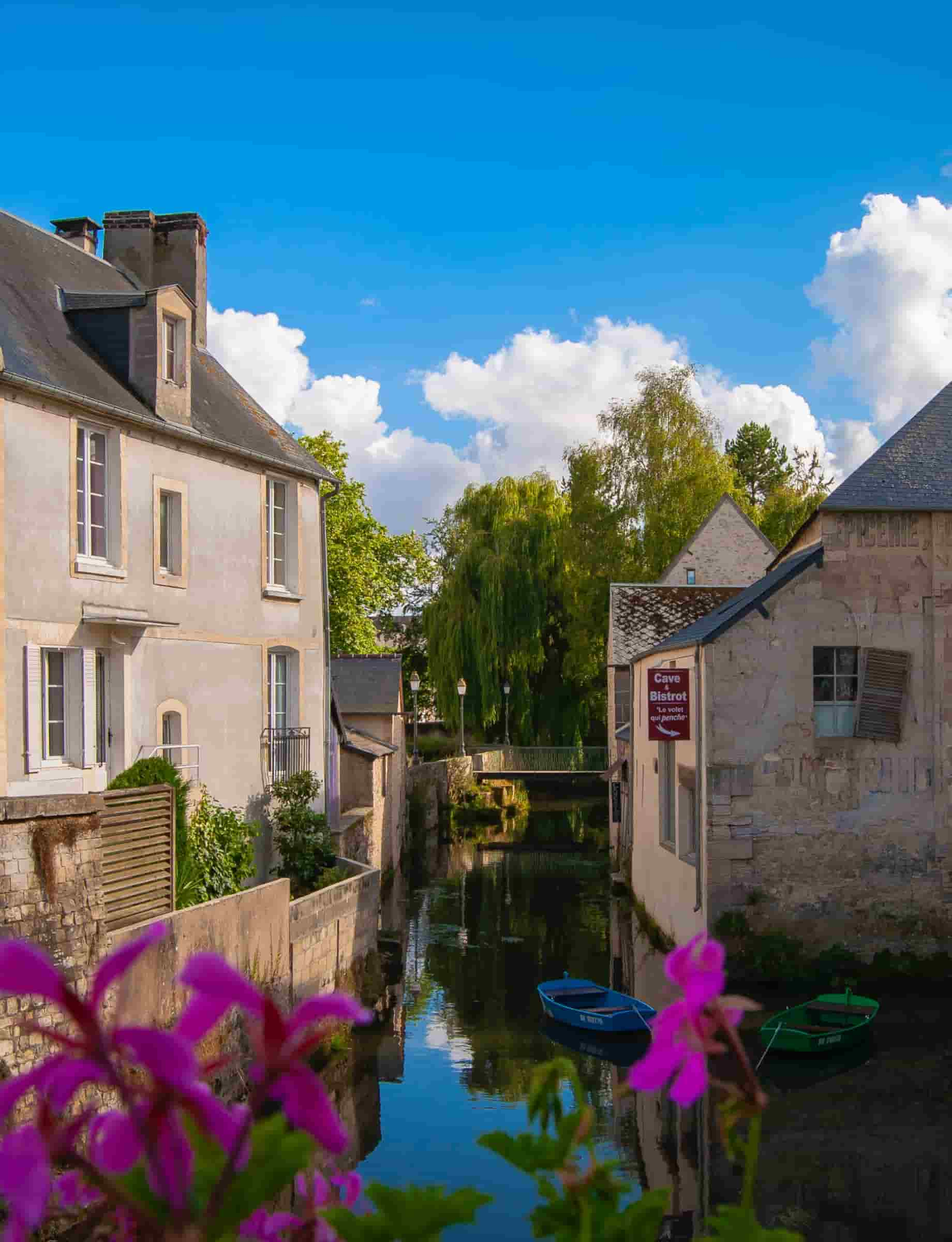 Le moulin à eau sur la rivière Aure dans la cité médiévale de Bayeux